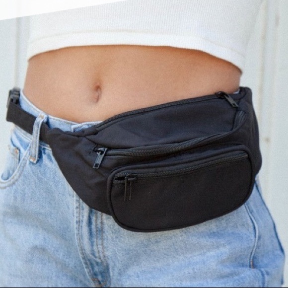 brandy melville fanny pack with chain